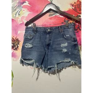 Love Tree Premium Denim Distressed Jean Shorts Womens Size L Booty Shorts Daisy